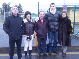 Manuel, Luisa, Raman Leonato, Ismael Santos Y Mónica Reyes en las puertas de CP Villabona